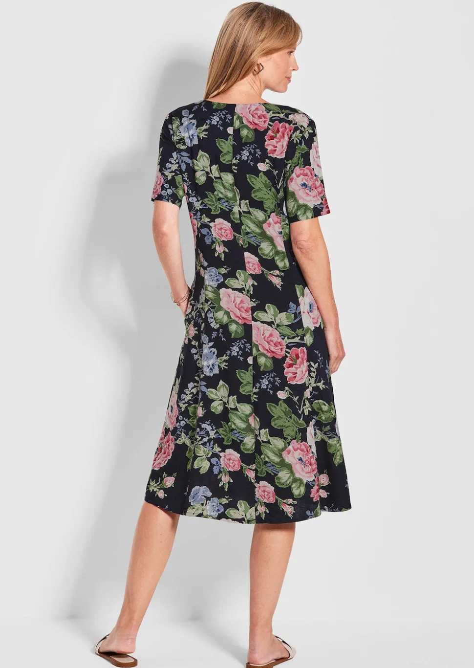 Romantisches Kleid mit floralem Alloverdruck