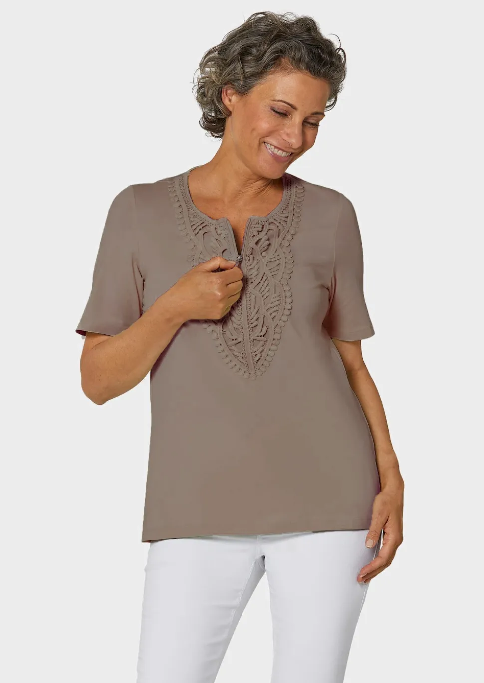 Rundhalsshirt mit Häkelspitze