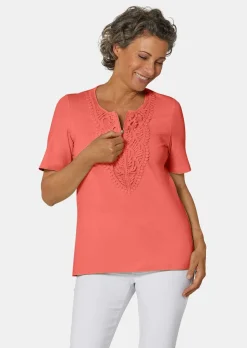Rundhalsshirt mit Häkelspitze