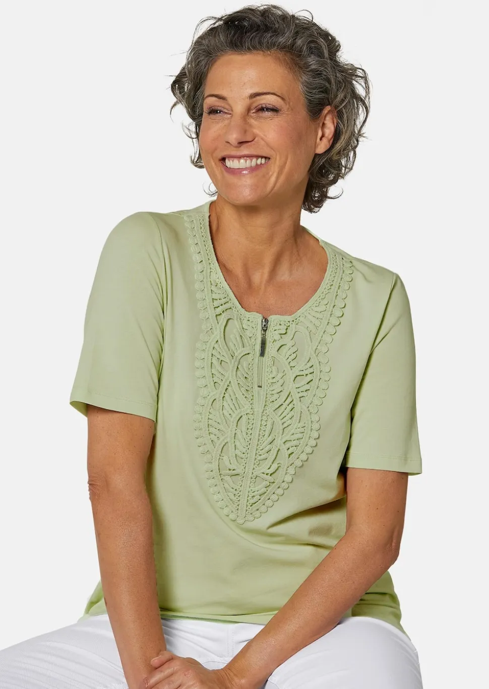 Rundhalsshirt mit Häkelspitze