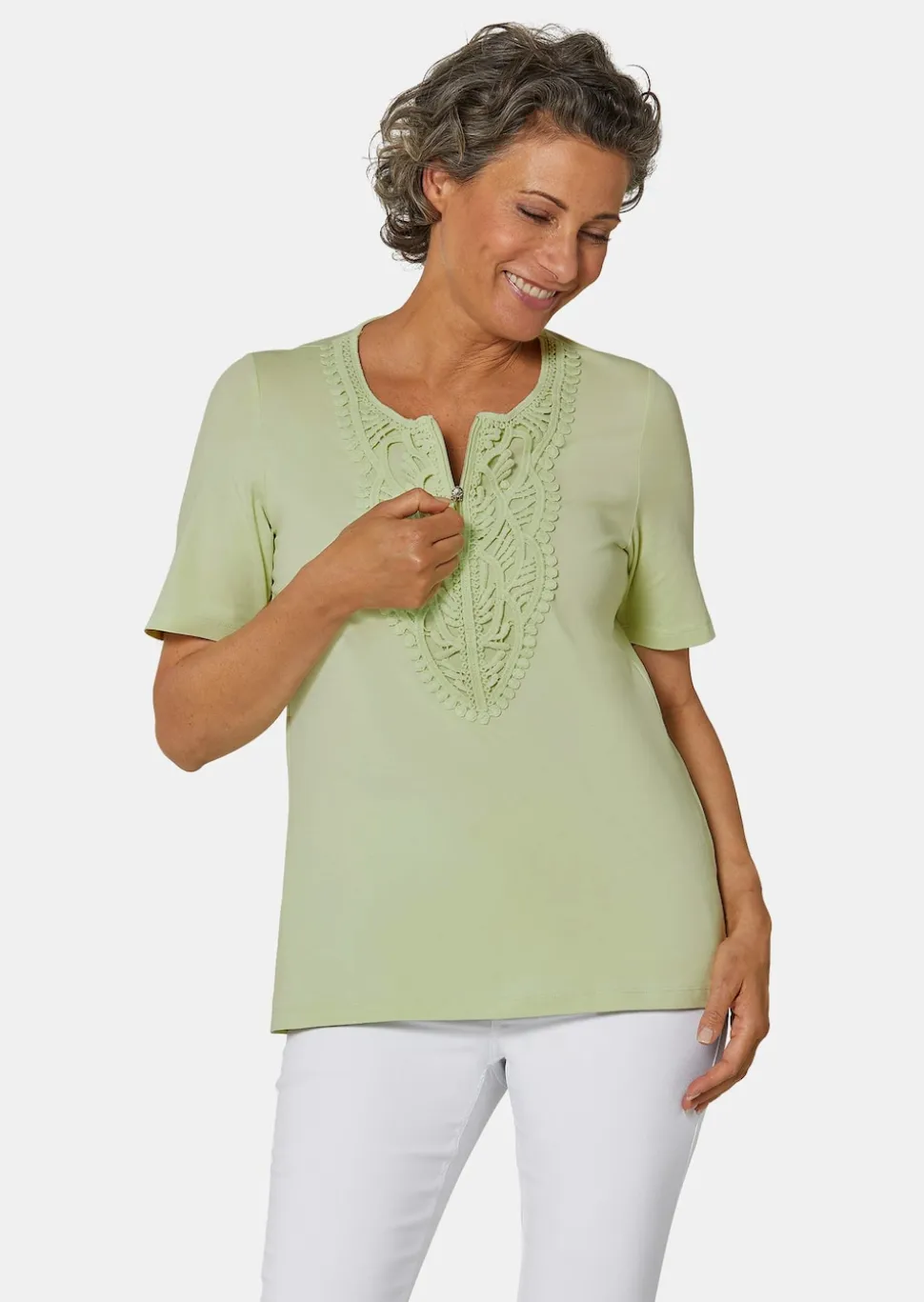 Rundhalsshirt mit Häkelspitze