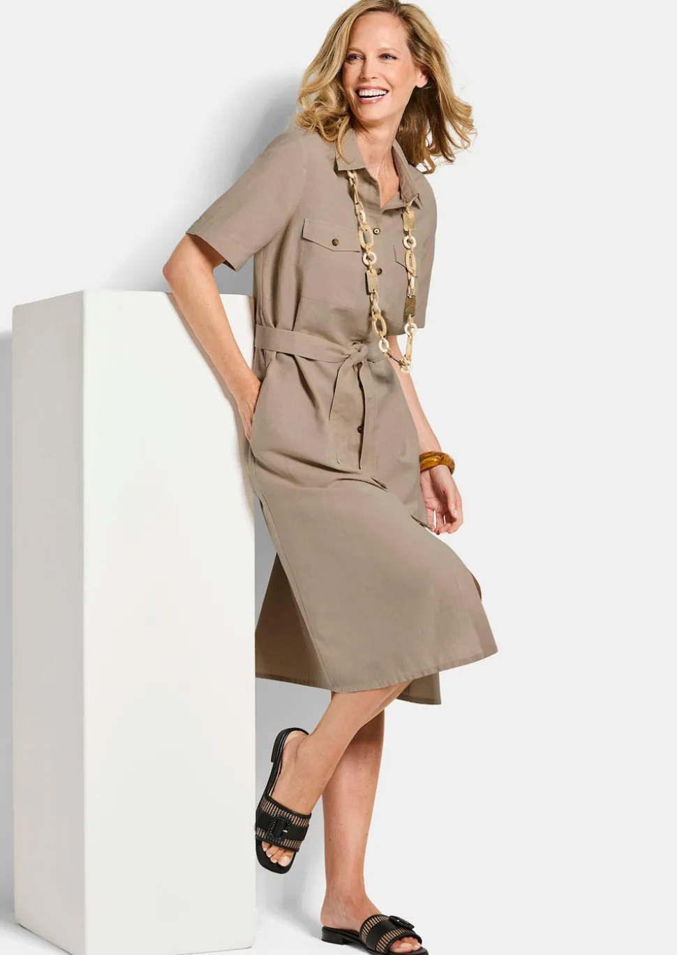 Safarikleid aus Baumwolle und Leinen