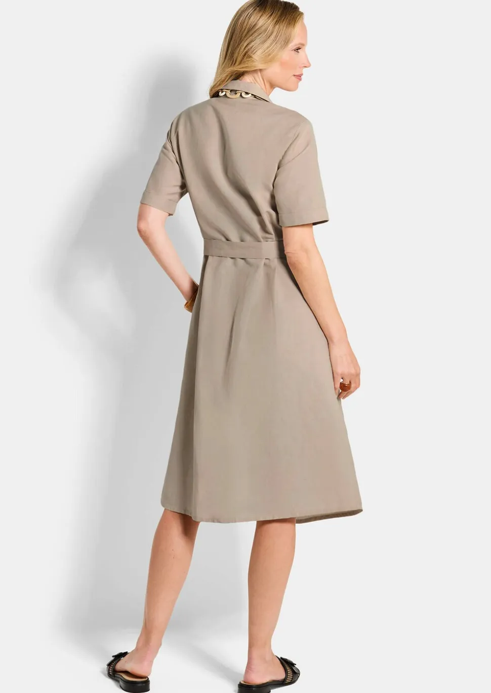 Safarikleid aus Baumwolle und Leinen