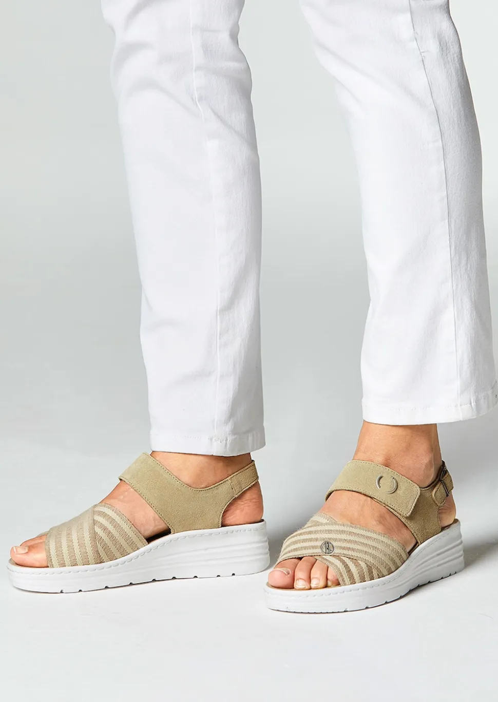 Sandale mit weichen Stretchbändern