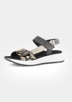 Sandalen im Reptilien-Look mit Metallic-Glanz