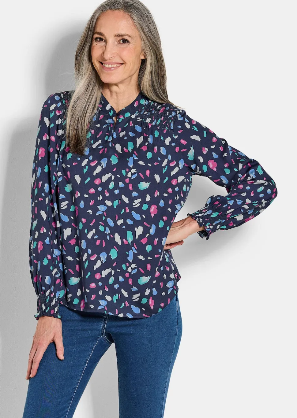 Satin-Bluse mit Smok-Details