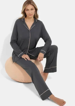 Seidig glänzender Pyjama aus Modal