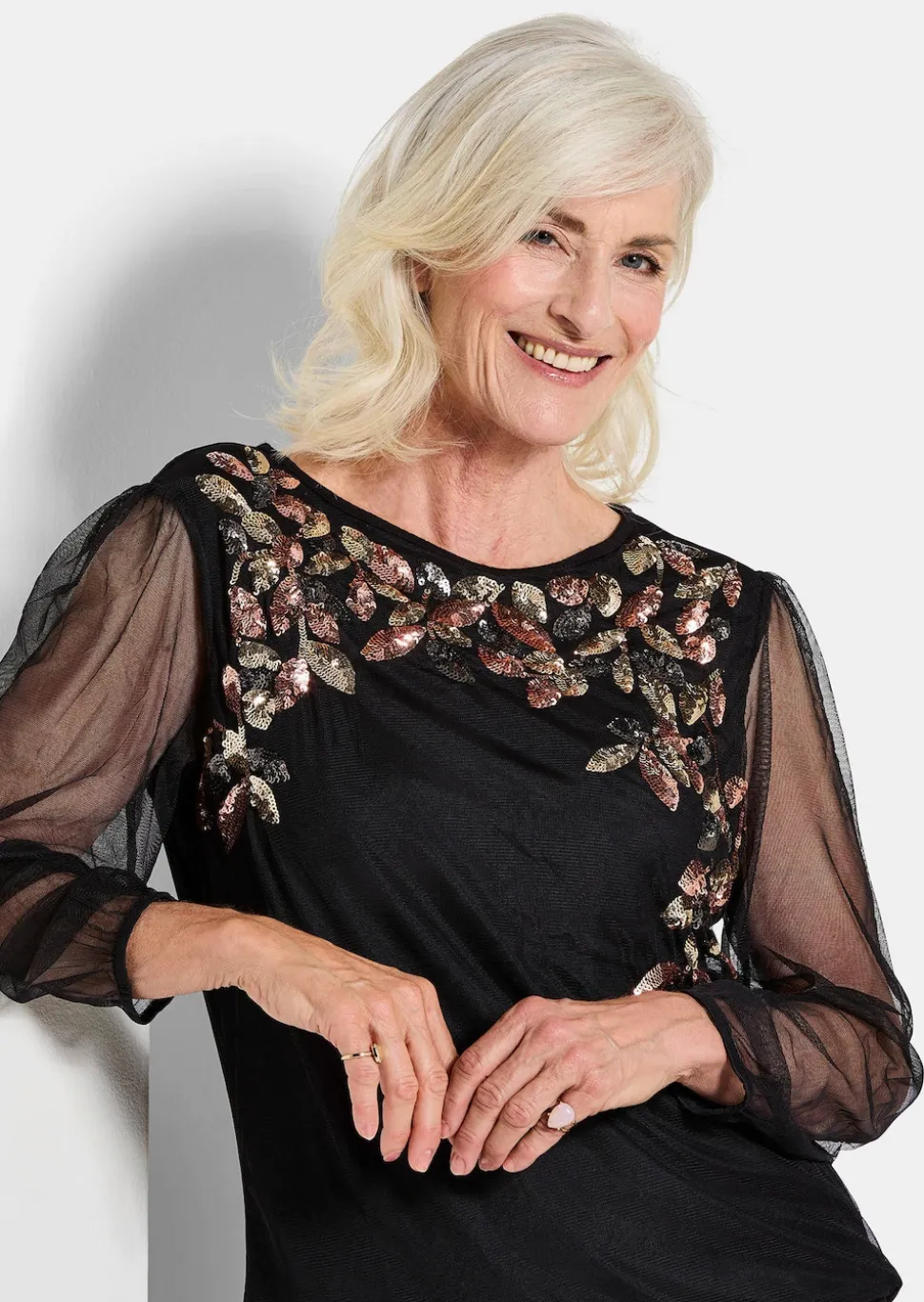 Shirt mit aufwendiger Paillettenstickerei