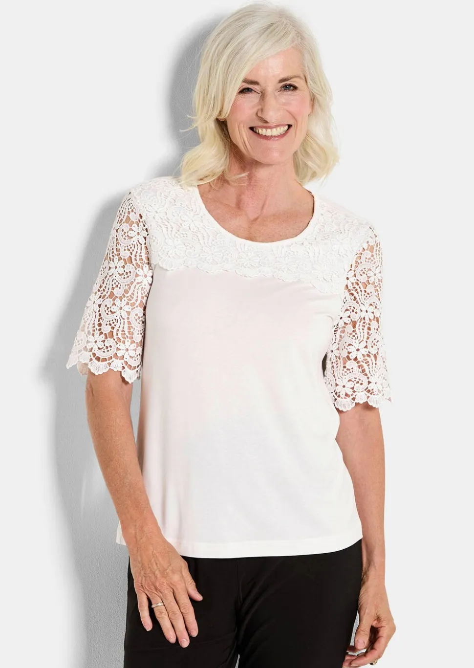 Shirt mit effektvoller Spitze