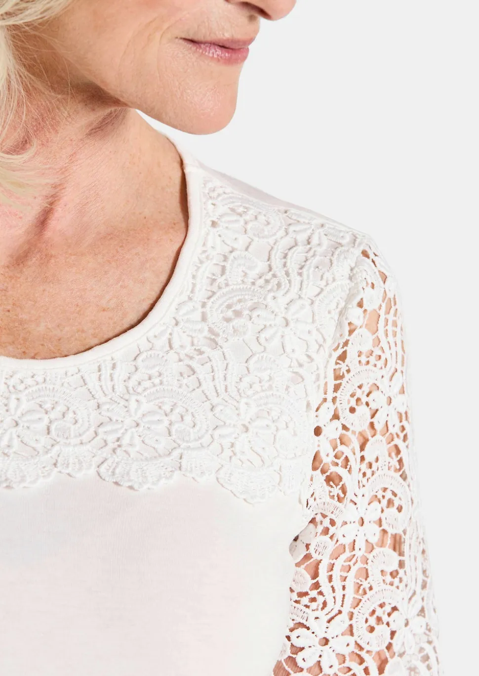Shirt mit effektvoller Spitze