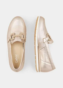Slipper in schimmerndem Leder