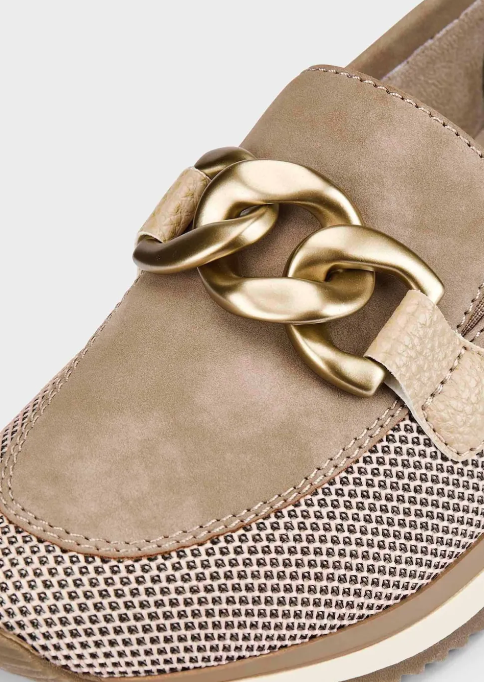 Slipper mit edlem Zierelement