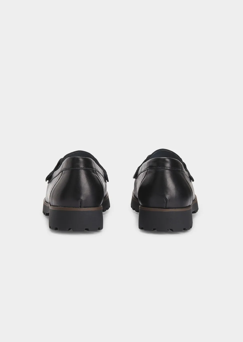 Slipper mit modischer Verzierung