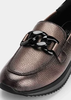 Slipper mit modischer Verzierung