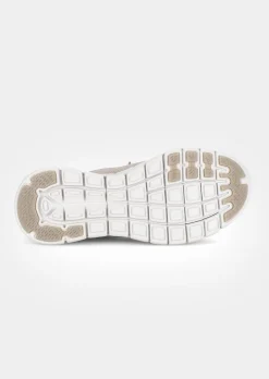 Sneaker aus atmungsaktivem Mesh