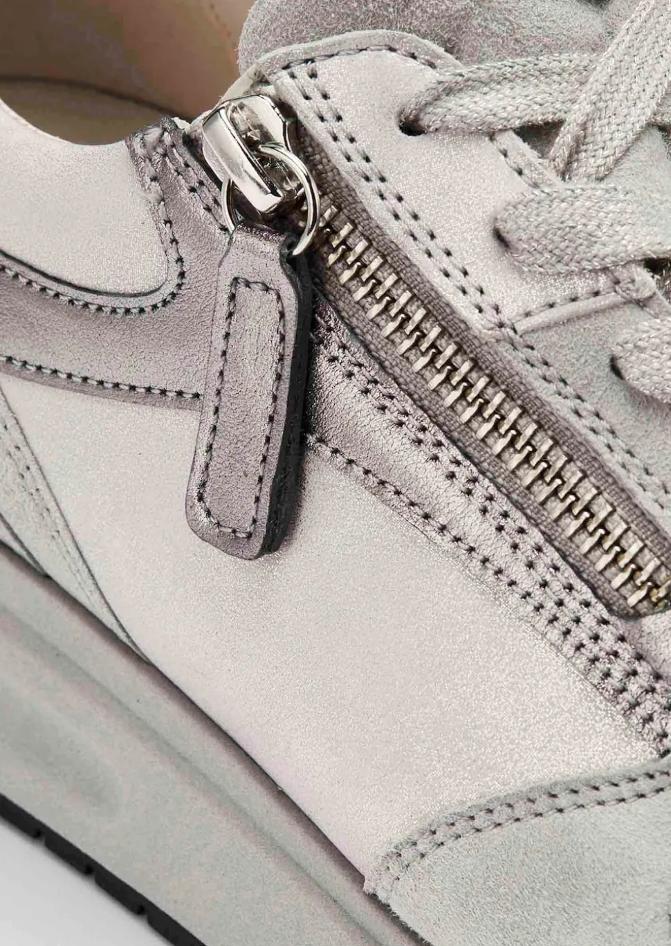 Sneaker aus hochwertigem Leder