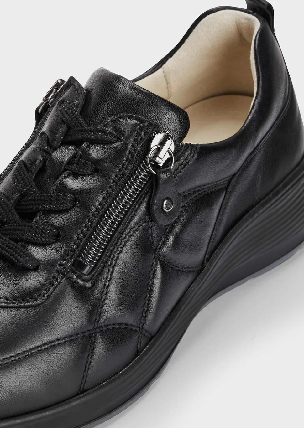 Sneaker aus Leder in Komfort-Weite
