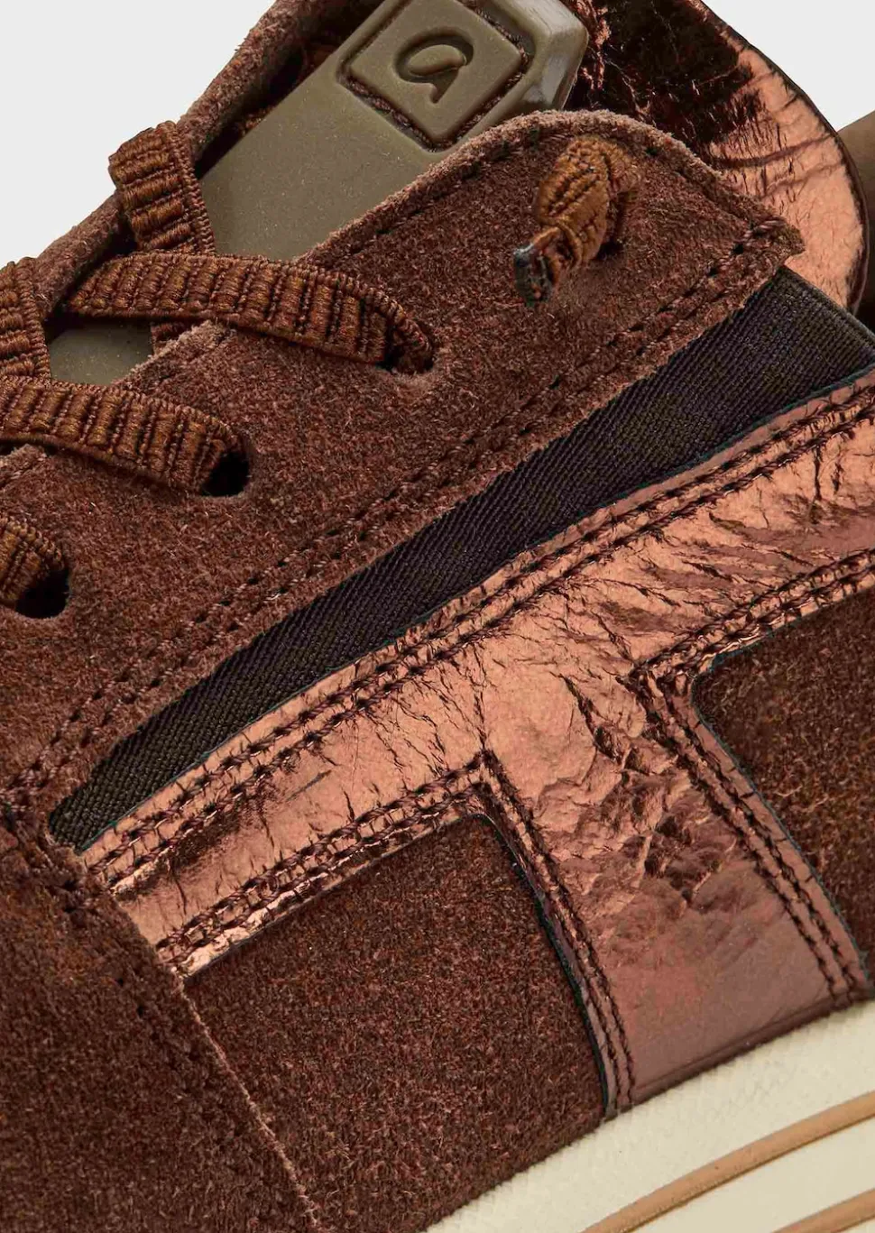 Sneaker aus Veloursleder