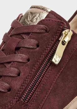 Sneaker aus Wildleder mit Metallic-Details