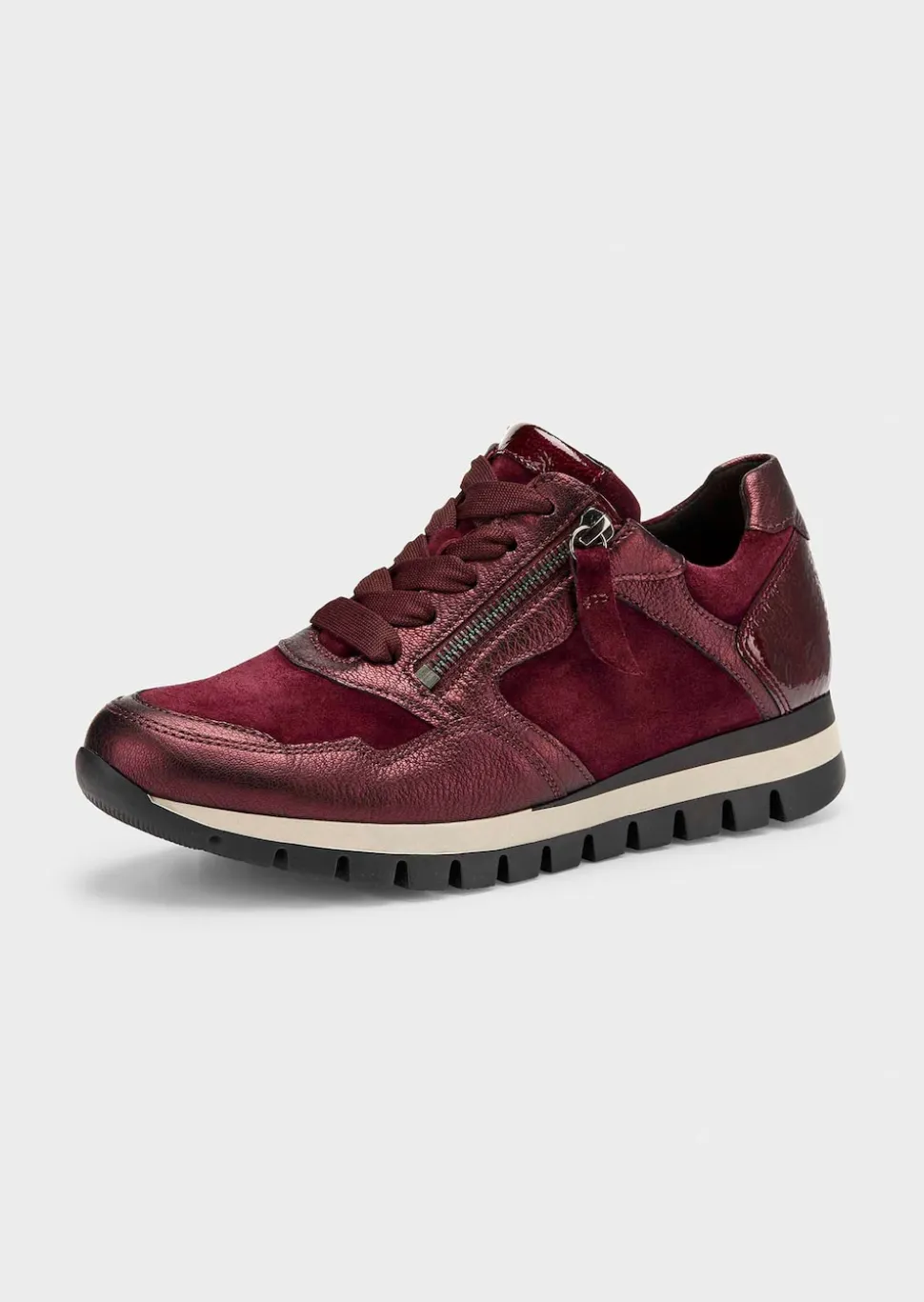 Sneaker im Metallic-Look