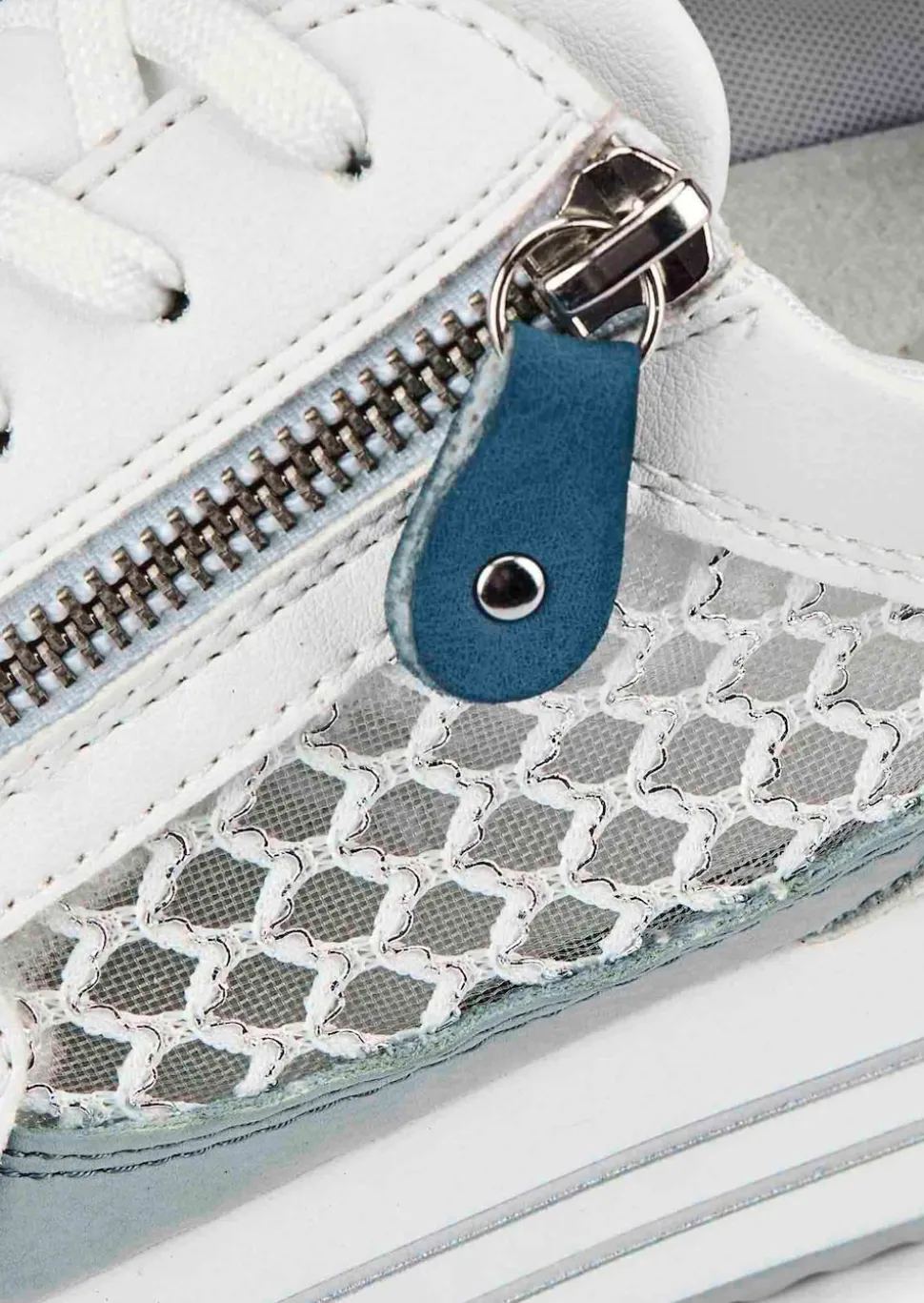 Sneaker mit atmungsaktivem Innenfutter