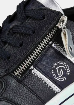 Sneaker mit dämpfender Laufsohle