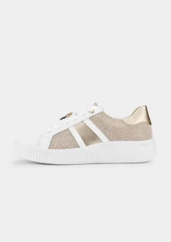 Sneaker mit Glanzelementen