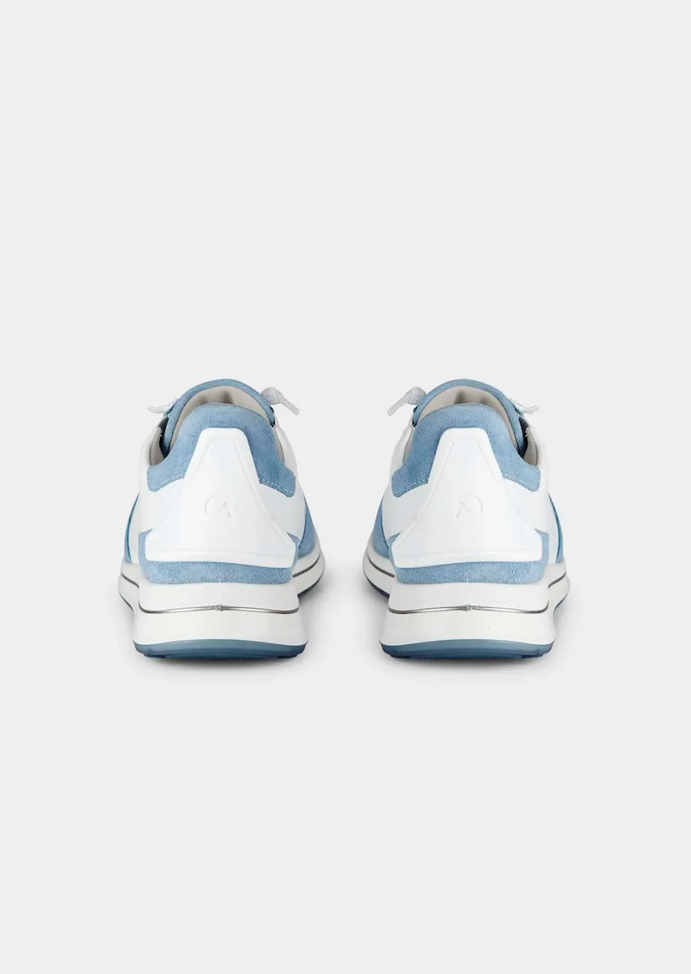 Sneaker mit herausnehmbarem Fußbett