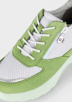 Sneaker mit herausnehmbarem Fußbett