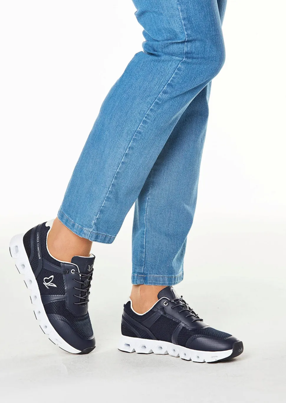 Sneaker mit herausnehmbarem Fußbett