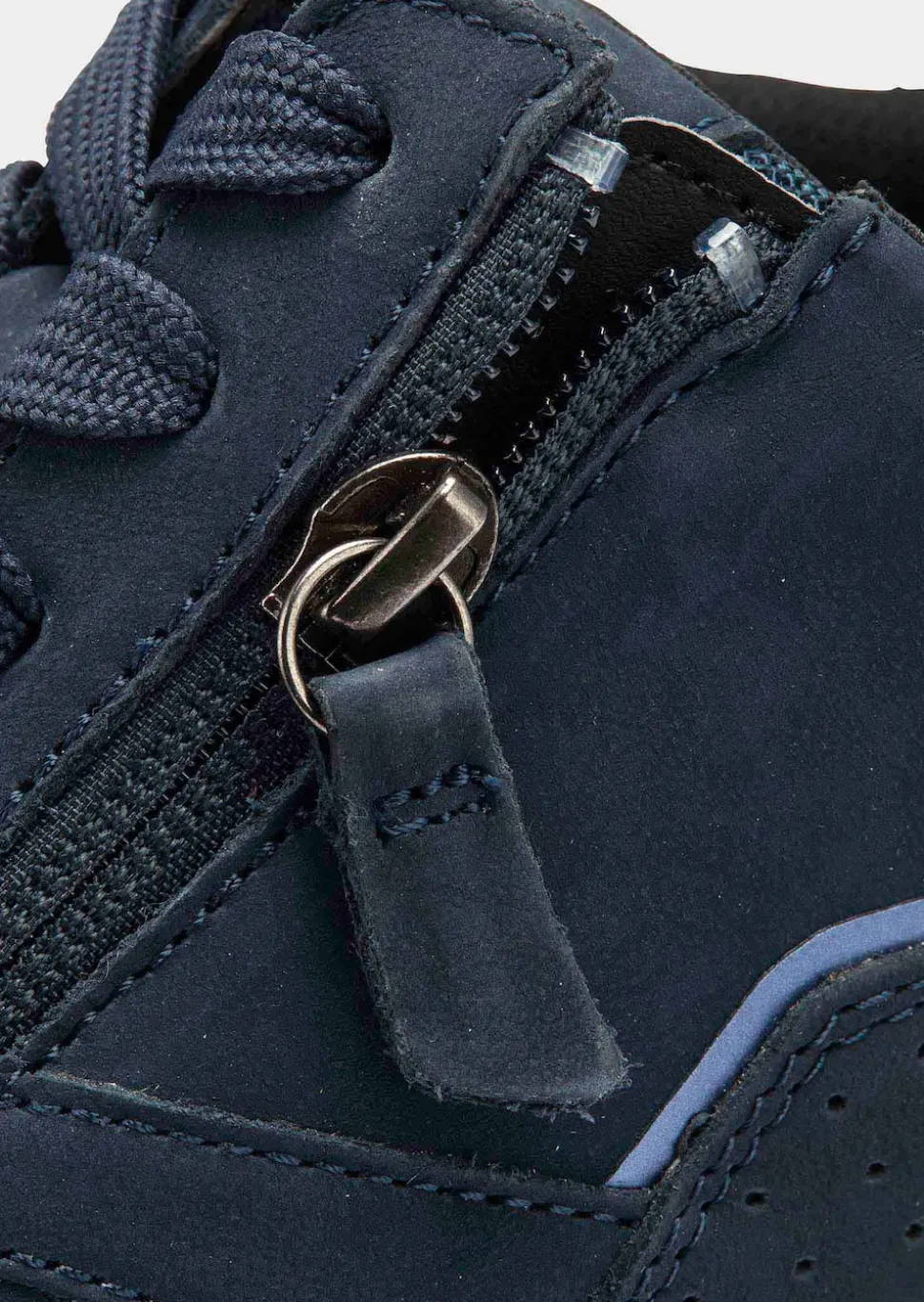 Sneaker mit Mesh-Futter