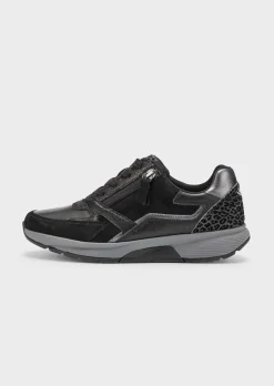 Sneaker mit Mesh-Futter