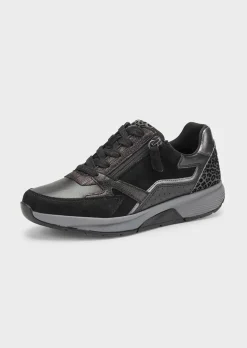 Sneaker mit Mesh-Futter