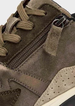Sneaker mit Mesh-Futter