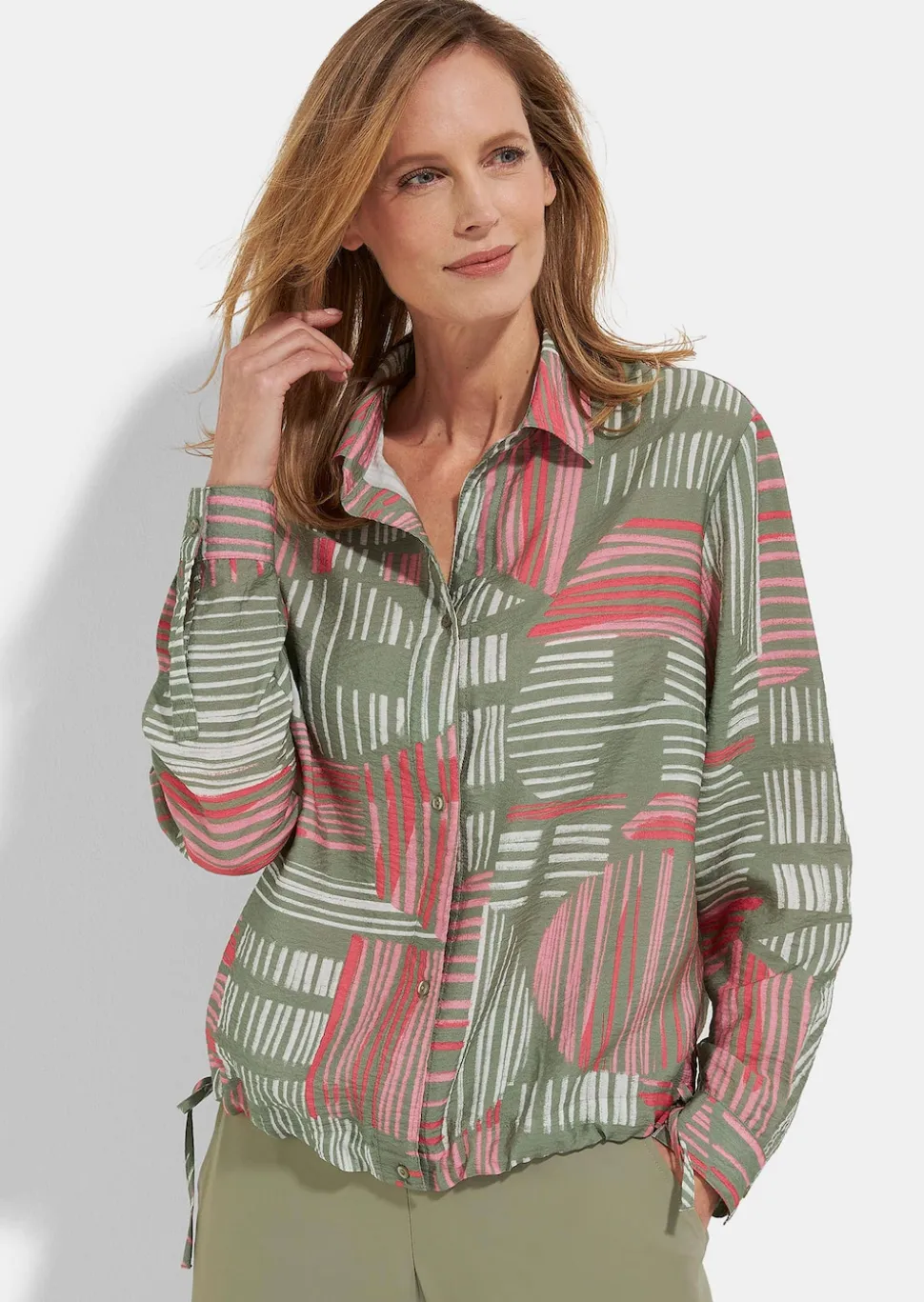 Sommerbluse mit Tunnelzug am Saum