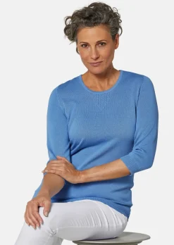 Sommerlicher Strickpullover mit Ajourmuster