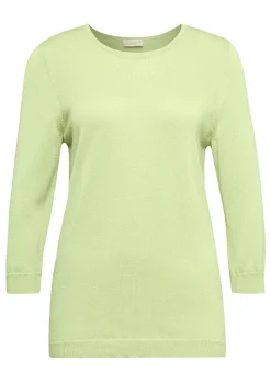 Sommerlicher Strickpullover mit Ajourmuster