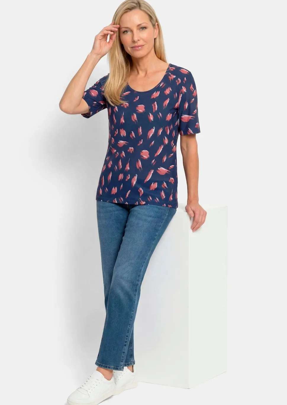 Sommershirt mit Tupfenmuster