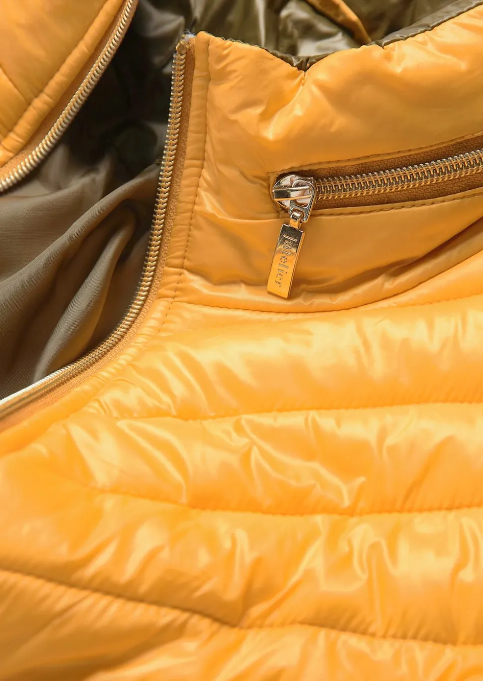 Steppjacke in figurschmeichelnder Optik