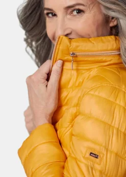 Steppjacke in figurschmeichelnder Optik