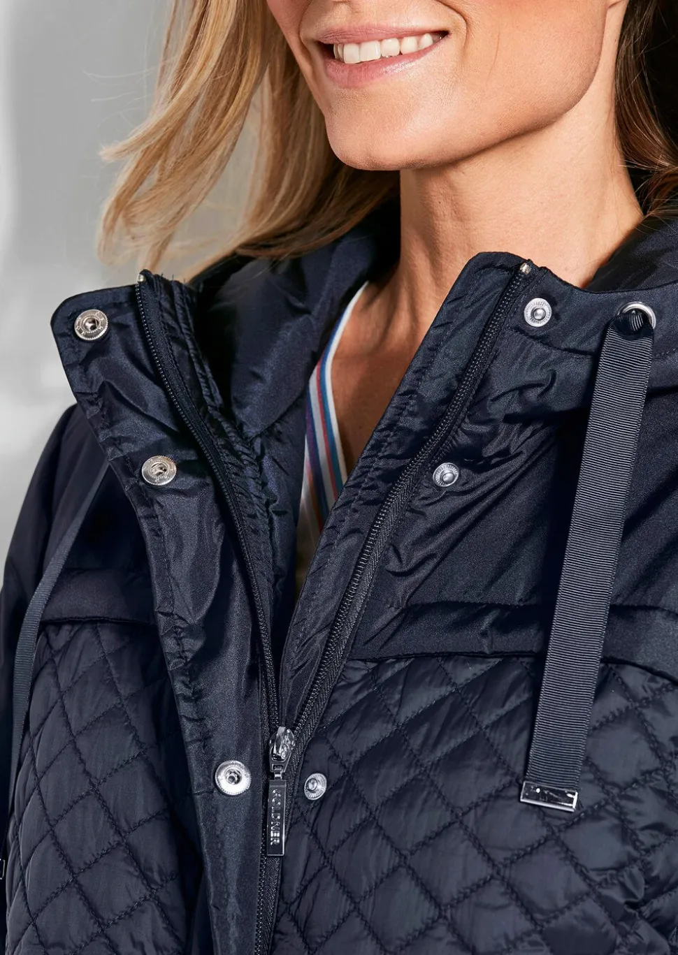 Steppjacke mit Kapuze