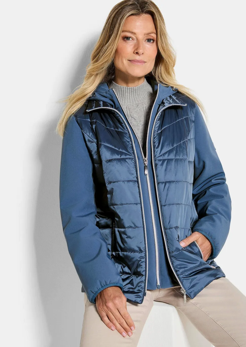 Steppjacke mit Ärmeln aus Softshell