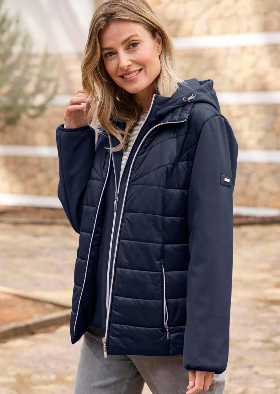 Steppjacke mit Ärmeln aus Softshell