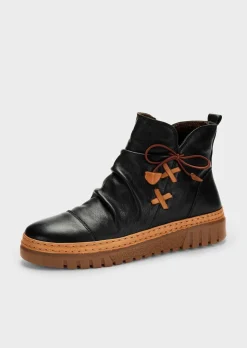 Stiefeletten aus Leder mit Zierschleife