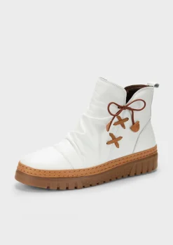 Stiefeletten aus Leder mit Zierschleife