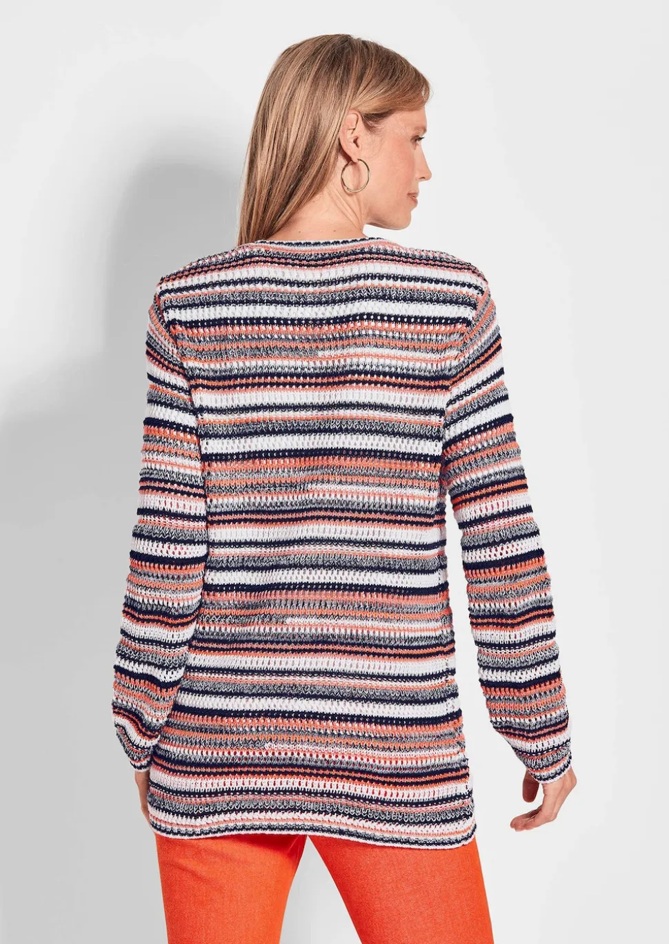Strickjacke im Ringel-Look