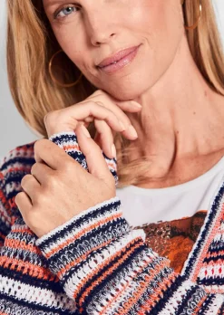 Strickjacke im Ringel-Look