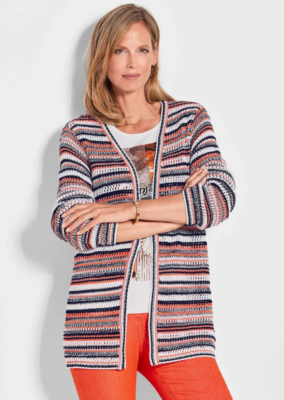 Strickjacke im Ringel-Look