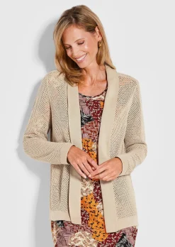 Strickjacke in feinem Ajour-Lochmuster