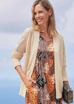 Strickjacke in feinem Ajour-Lochmuster